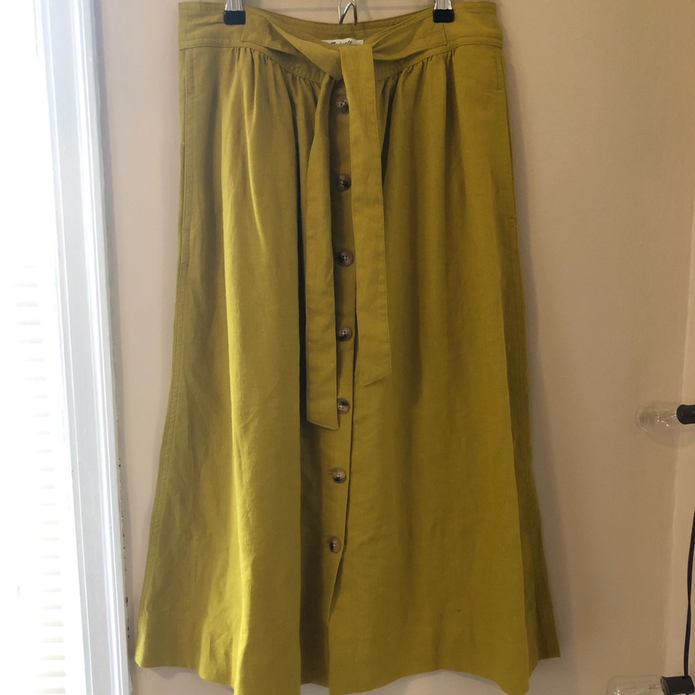 Midi Madewell linen skirt.